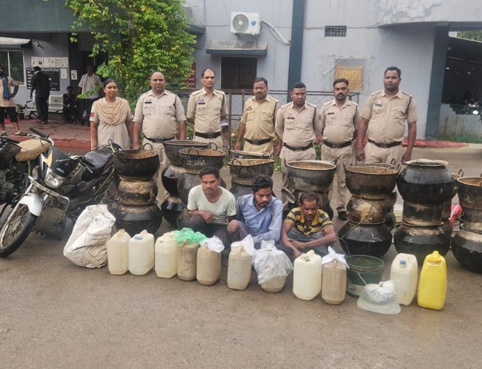 अवैध शराब के खिलाफ कोरबा पुलिस का बड़ा एक्शन: 2 दिन में 428 लीटर से ज्यादा शराब जब्त...28 आरोपी गिरफ्तार