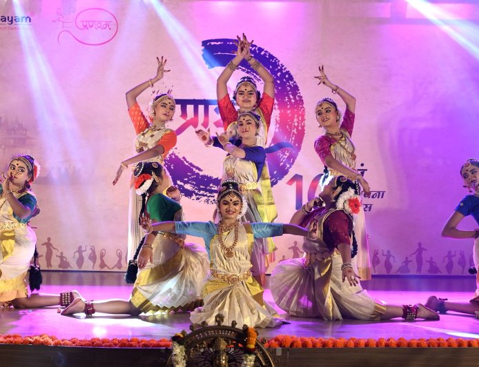 “प्रारंभ”: एक दशक की साधना का भव्य उत्सव, Sai Nritya Nilayam ने रचा सांस्कृतिक इतिहास....125 से अधिक कलाकारों की मनमोहक प्रस्तुतियों ने बाँधा समां, अंतरराष्ट्रीय स्तर के कलाकारों की उपस्थिति से बढ़ी गरिमा
