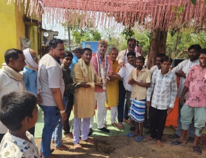 ग्राम धूमा में अहाता निर्माण कार्य का भूमिपूजन...त्रिलोक श्रीवास बोले...क्षेत्र का विकास पहली प्राथमिकता