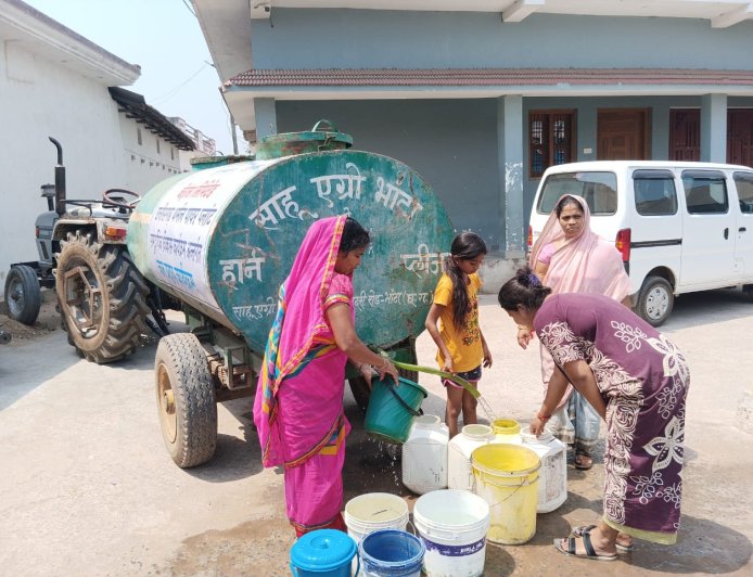 जल संकट के बीच निमोही गांव को वेदांता पावर का सहारा, रोज पहुंच रहा 12 हजार लीटर पानी