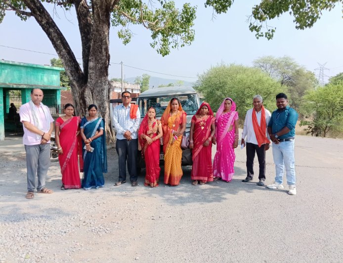 बोईदा से 8 श्रद्धालुओं का दल श्रीरामलला दर्शन हेतु अयोध्या धाम रवाना
