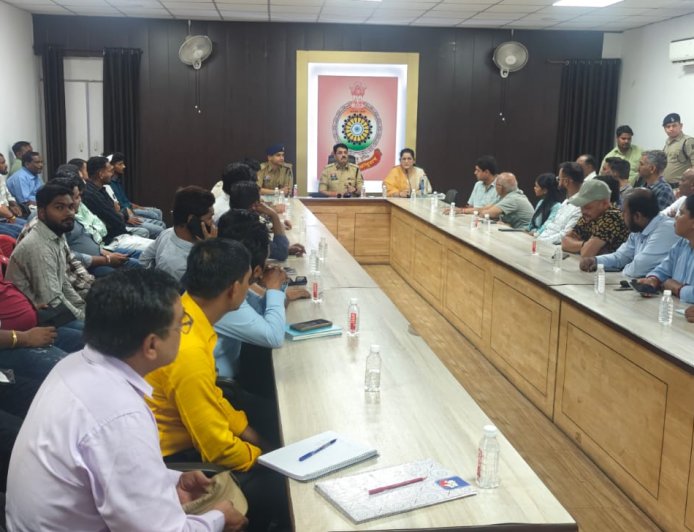 बिलासपुर पुलिस द्वारा करीब 110 होटल/लॉज/फार्महाउस संचालकों की मीटिंग लेकर ‘समाधान ऐप’ की जानकारी दी गई