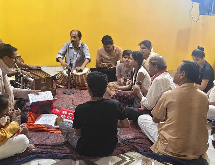 नौतपा में भीषण गर्मी पर भगवान नृसिंह नाथ मंदिर में भव्य मानस पाठ, भजन प्रसाद भंडारे का आयोजन संपन्न