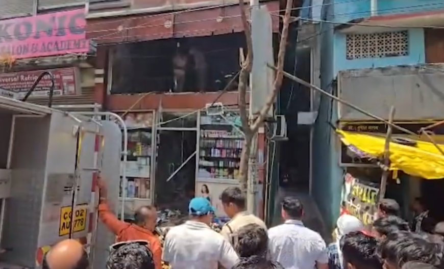 रानी फैंसी स्टोर में भीषण आग, लाखों का सामान जलकर खाक