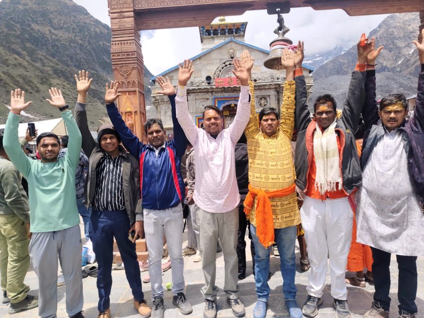 हरदीबाजार से निकले श्रद्धालुओं  ने चारों धाम यात्रा के दौरान बाबा केदारनाथ,बद्रीनाथ धाम का किया दर्शन
