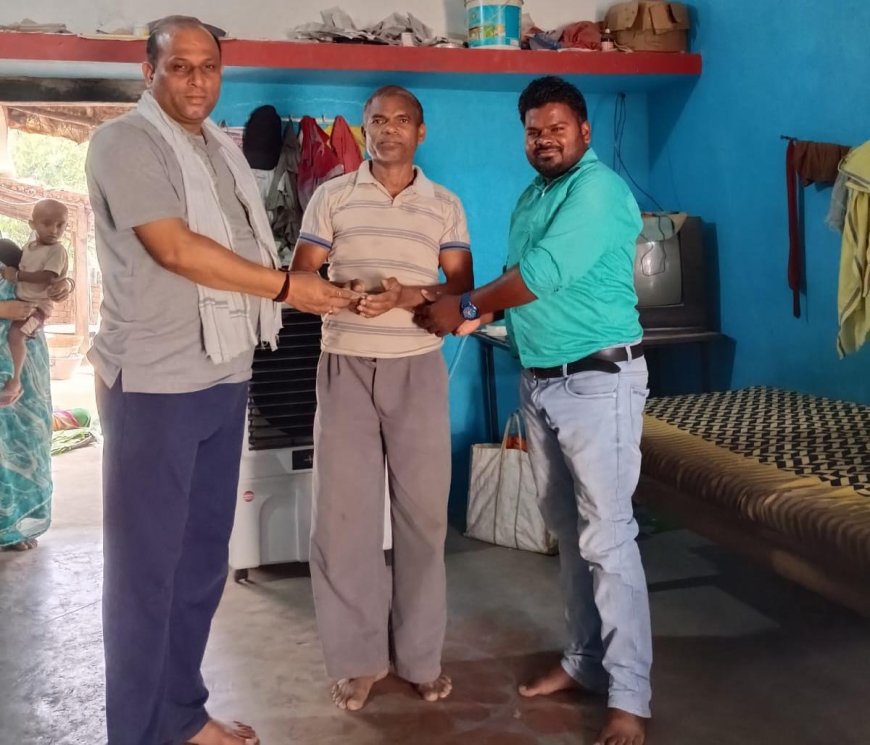 दुख की घड़ी में पंचायत बनी सहारा,सरपंच संजय राज ने परिवारों को दी आर्थिक सहयोग