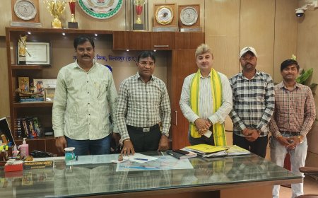 कांग्रेस नेता त्रिलोक श्रीवास ने सहयोगियों सहित किया निगम आयुक्त से भेंट, कोनी बिरकोना मार्ग पर स्ट्रीट लाइट, अशोकनगर रोड सहित विभिन्न मांगों को लेकर दिया ज्ञापन