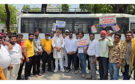 कांग्रेस नेता त्रिलोक श्रीवास के नेतृत्व में सैकड़ो कांग्रेस जन कलेक्टोरेंट घेराव में शामिल,, जिला कांग्रेस कमेटी