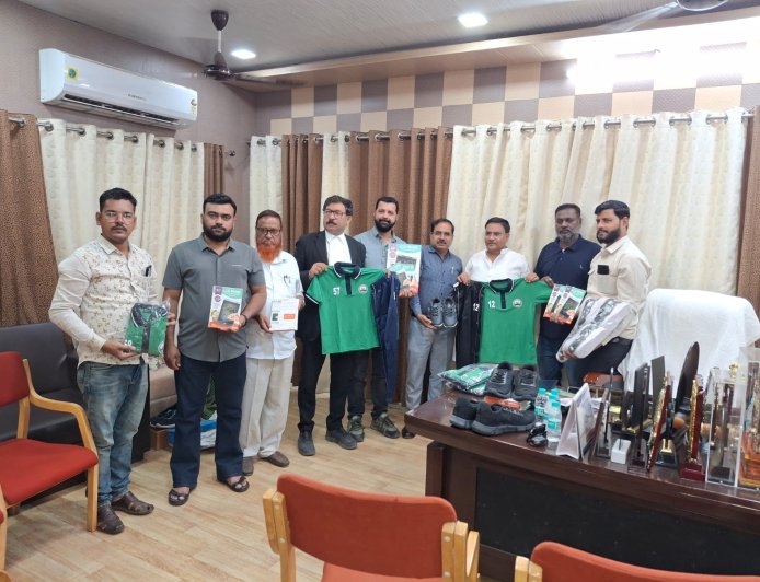 लुतरा शरीफ मदरसे के बच्चों को मिली डिजिटल पहचान, यूनिफॉर्म, जूते और स्पोर्ट्स किट का वितरण
