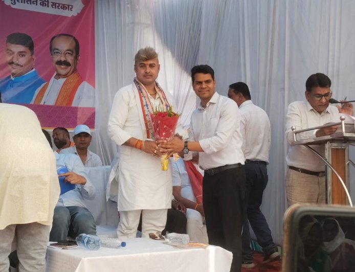 सुशासन तिहार में जमकर गरजी, स्मृति त्रिलोक श्रीवास, (बेलतरा  क्षेत्र के पेयजल, स्वास्थ्य, सड़क, बिजली आपूर्ति का मुद्दा मजबूती से उठाया)