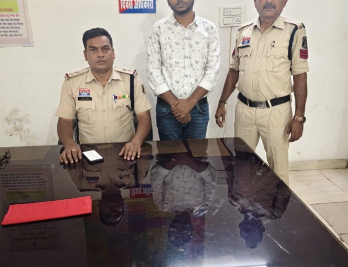 पुलिस अधिकारियो को पैसा देने के नाम पर डरा धमका कर पैसा वसूलने वाले आरोपी पर तारबाहर पुलिस का प्रहार*