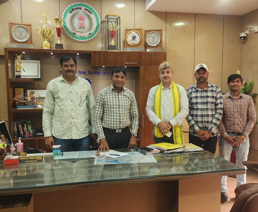 कांग्रेस नेता त्रिलोक श्रीवास ने सहयोगियों सहित किया निगम आयुक्त से भेंट, कोनी बिरकोना मार्ग पर स्ट्रीट लाइट, अशोकनगर रोड सहित विभिन्न मांगों को लेकर दिया ज्ञापन