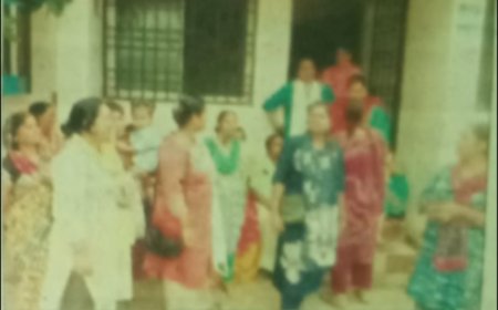 बिजली समस्या से त्रस्त सकरी की महिलाओं ने घेरा बिजली दफ्तर, जेई के न मिलने पर दी उग्र आंदोलन और आज बंद की चेतावनी।
