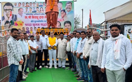 कांग्रेस नेता त्रिलोक चंद्र श्रीवास के नेतृत्व में सैकड़ों कांग्रेसजन स्व. बिशाहू दास महंत की पुण्यतिथि कार्यक्रम में हुए शामिल