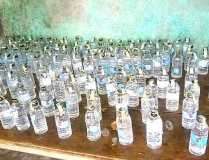 घर में शराब रखकर महिला से 45 हजार की वसूली, शिकायत के बाद आरोपी गिरफ्तार