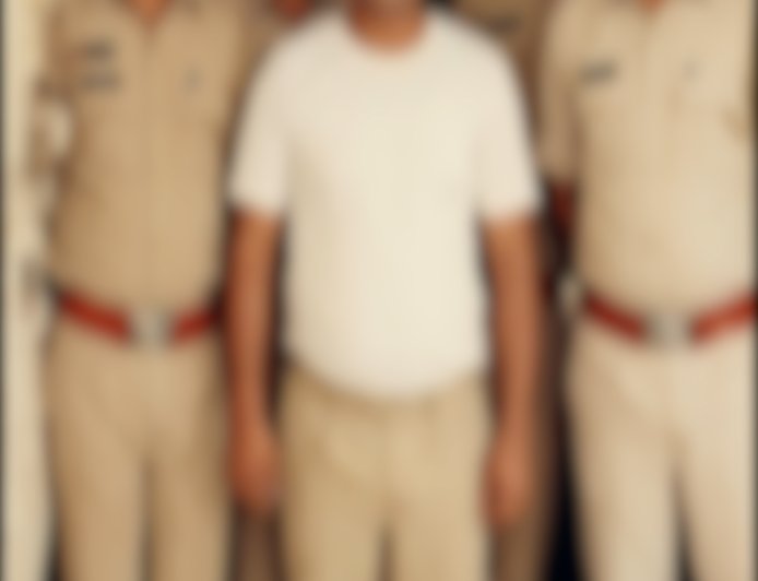 देसी शराब के साथ आरोपी रंगे हाथों गिरफ्तार