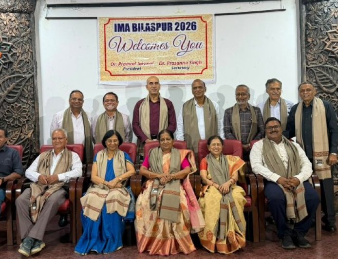 वरिष्ठ चिकित्सकों का सम्मान समारोह आयोजित, उत्कृष्ट सेवाओं के लिए किया गया अभिनंदन