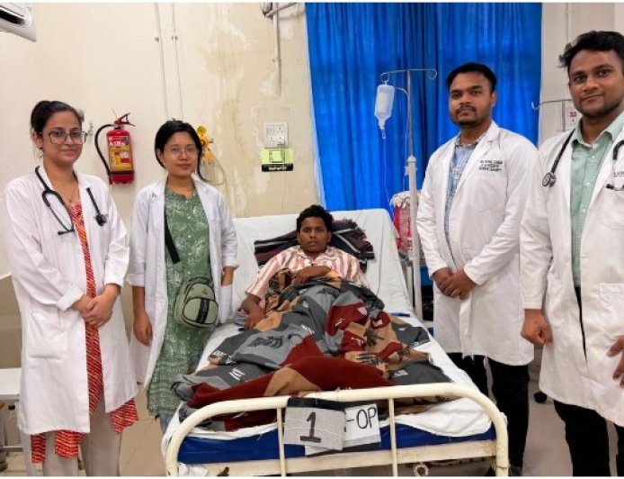 सिम्स के चिकित्सकों ने बचाई 15 वर्षीय किशोर की जान, चाकू के गंभीर हमले के बाद सफल आपातकालीन सर्जरी