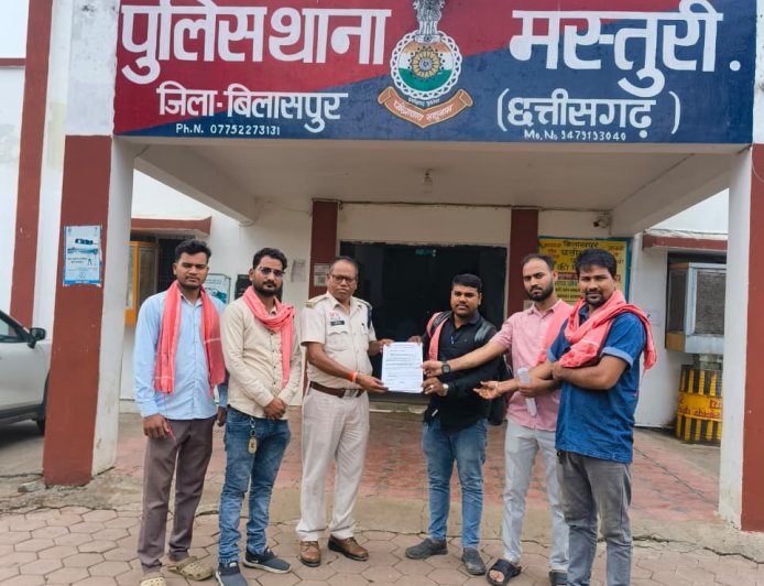 औद्योगिक क्षेत्रों में दीगर प्रान्त से आय सभी लोग का पुलिस सत्यापन हेतु क्रांति सेना ने सौंपा ज्ञापन क्षेत्रों में दीगर प्रान्त से आय सभी लोग का पुलिस सत्यापन हेतु क्रांति सेना ने सौंपा ज्ञापन।