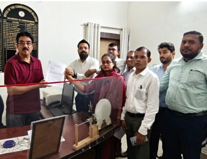 सर्पदंश राहत मामलों में राजस्व अधिकारियों को जांच में घसीटने पर प्रशासनिक सेवा संघ की आपत्ति, मुख्यमंत्री के नाम सौंपा ज्ञापन