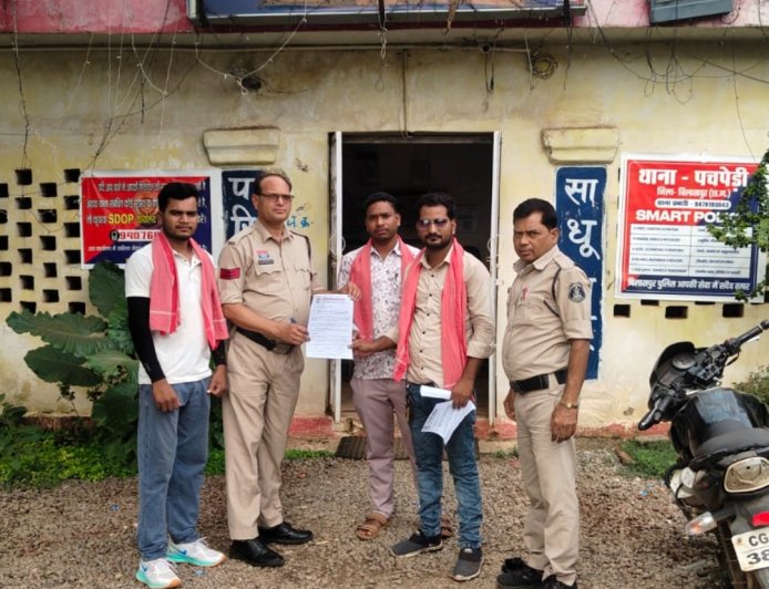 औद्योगिक क्षेत्रों में दीगर प्रान्त से आय सभी लोग का पुलिस सत्यापन हेतु क्रांति सेना ने सौंपा ज्ञापन पांचपेंडी पुलिस को अकलतरा, अंबिकापुर के पाकिस्तानी एजेंट घटना को संज्ञान में लाते हुए तत्काल कार्यवाही का किया मांग