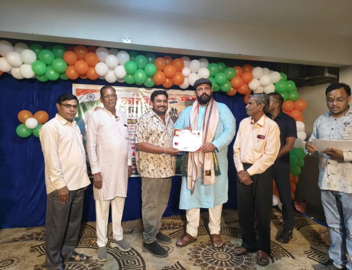 चकरभाठा में कारगिल विजय दिवस पर वीर सैनिकों का सम्मान और स्वैच्छिक रक्तदान शिविर संपन्न 100 रक्तदाताओं ने किया महादान