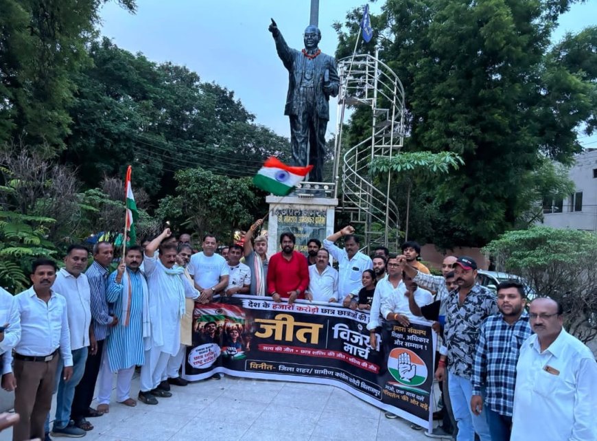 कांग्रेस की विजय यात्रा में त्रिलोक श्रीवास दर्जनों समर्थकों के साथ हुए शामिल