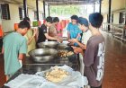15 करोड़ की इमारत, फिर भी बेबस छात्र: 30 कमरों में 300 बच्चे, पढ़ाई छोड़ खुद बना रहे खाना