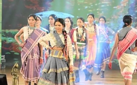 सुकमा की पुनर्वासित महिलाओं का नया आगाज: रायपुर के रैंप पर बिखेरा कोसा-कॉटन का जलवा