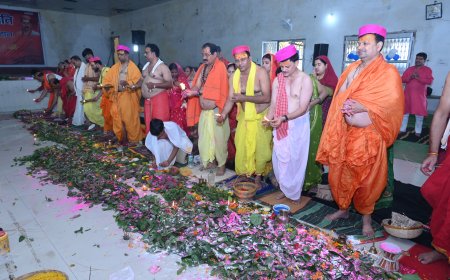 अरपा तट पर आस्था का विराट अनुष्ठान, सवा लाख पार्थिव शिवलिंग से गूंजा तोरवा छठ घाट