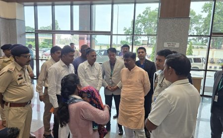 सड़क हादसे में घायल जवानों का हाल जानने अस्पताल पहुंचे वन मंत्री केदार कश्यप, बेहतर इलाज के दिए सख्त निर्देश