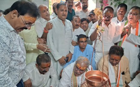 मोहभठ्ठा में पूर्व मुख्यमंत्री भूपेश बघेल ने किया भगवान भोलेनाथ का अभिषेक, हजारों श्रद्धालु हुए शामिल