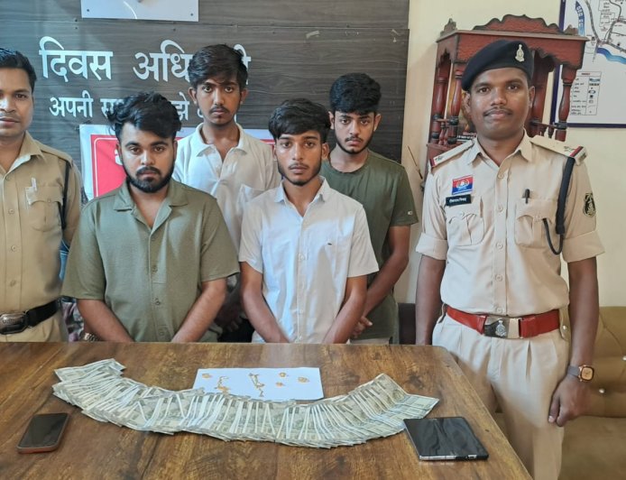 नाबालिग को धमकाकर 14 लाख और जेवर हड़पे, ASI के बेटे समेत आरोपी गिरफ्तार,