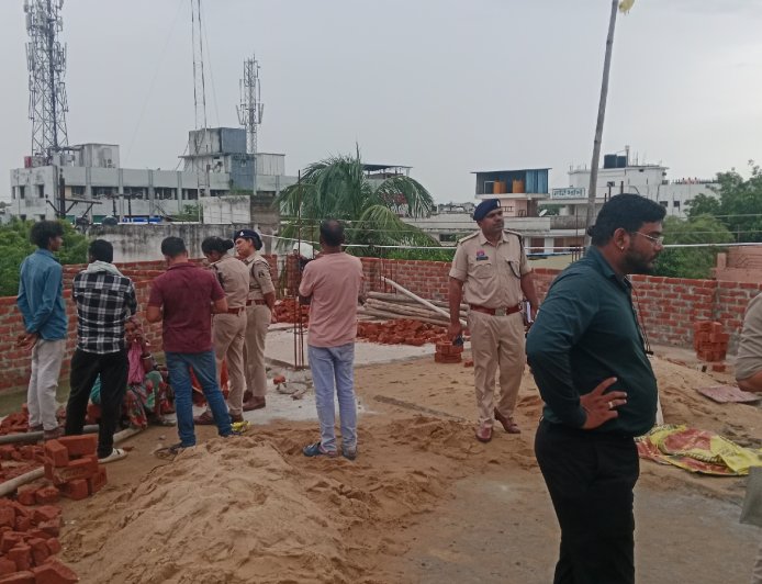 निर्माणाधीन मकान में करंट से दो राजमिस्त्रियों की मौत, सुरक्षा मानकों की जांच में जुटी पुलिस