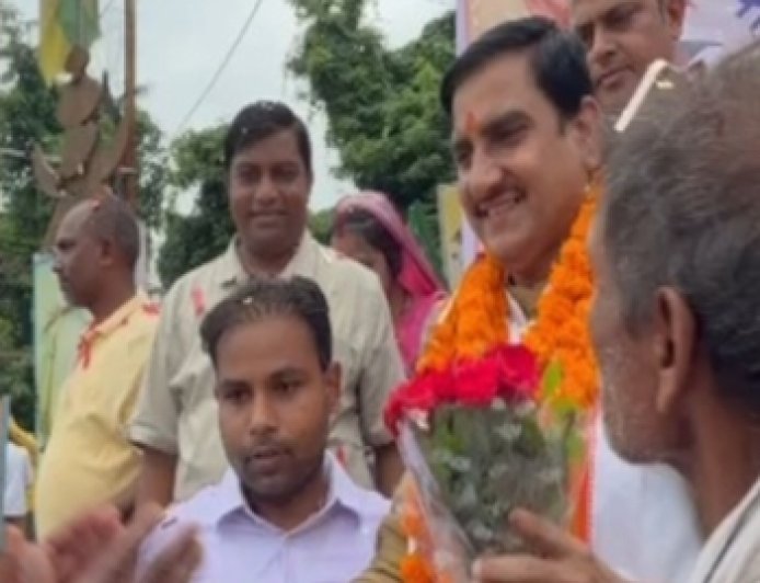 कटघोरा–डोंगरगढ़–मुंगेली रेल लाइन की स्वीकृति पर केंद्रीय मंत्री तोखन साहू का भव्य स्वागत