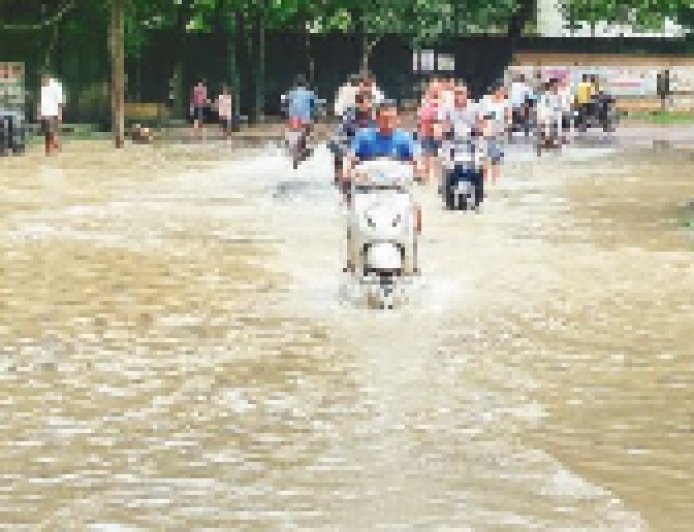 18 करोड़ के बड़े नाले भी पड़े छोटे: रात भर की बारिश में बिलासपुर जलमग्न
