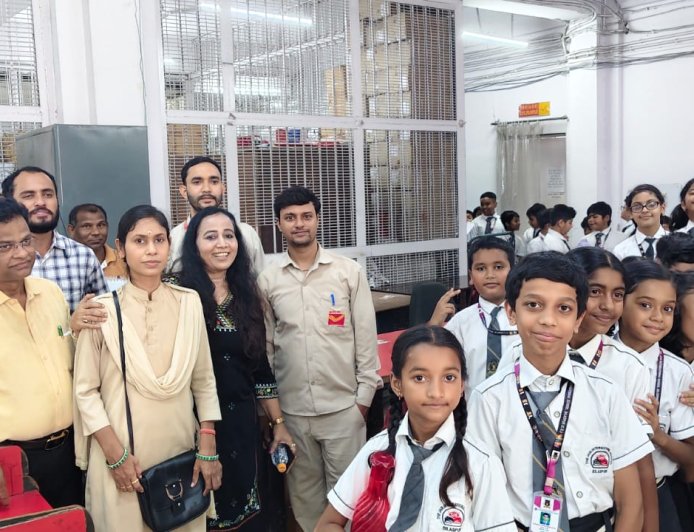 हर घर तिरंगा अभियान के तहत डाक विभाग ने निकाली भव्य देशभक्ति रैली