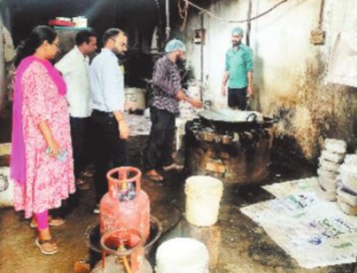 त्योहारी सीजन से पहले बिलासपुर में खाद्य विभाग का बड़ा छापा, बदबू और गंदगी के बीच बन रहा था मिल्क केक; फैक्ट्री सील!
