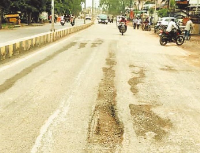 ₹15 करोड़ की उसलापुर-सकरी सड़क पानी में बही, एक साल में ही खुली भ्रष्टाचार की पोल
