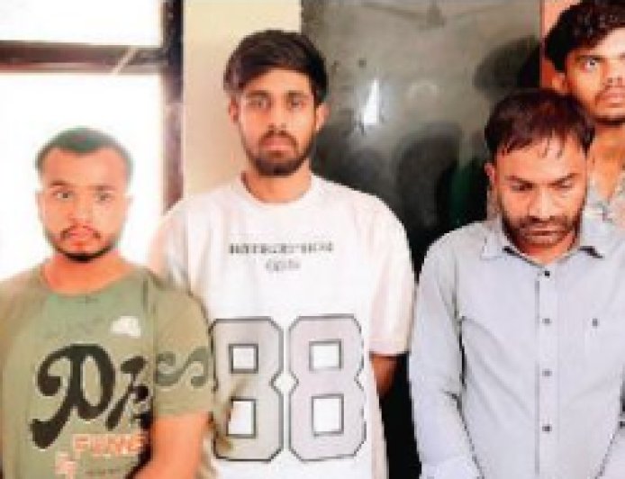 एंडोस्कोपी कैमरे से सीलबंद लिफाफे का पर्चा स्कैन, प्रोफेसर समेत 6 गिरफ्तार