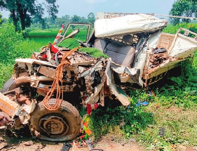 राजपुर में भीषण सड़क हादसा: बॉक्साइट लदे ट्रक और पिकअप में जोरदार भिड़ंत, 3 मजदूरों की मौके पर मौत, 9 गंभीर