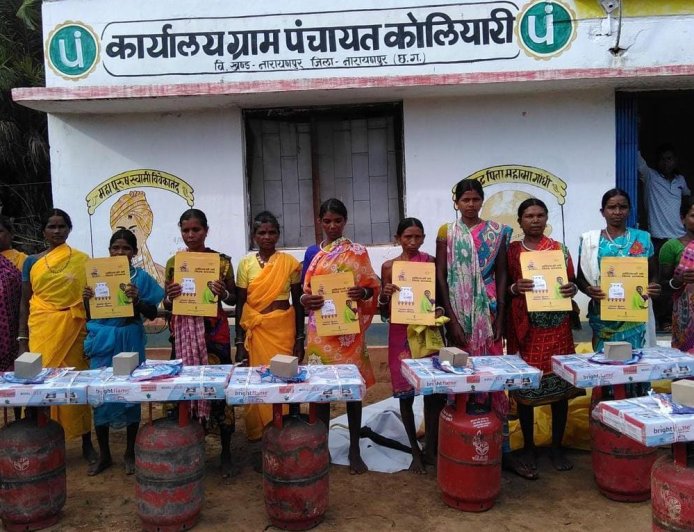 धुएं से मुक्ति, सम्मान से जीवन: नारायणपुर में उज्ज्वला योजना ने बदली 22 हजार परिवारों की तस्वीर
