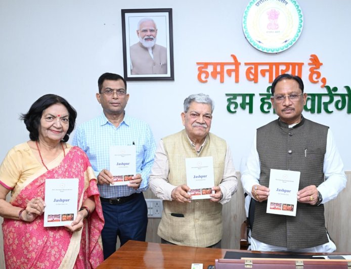मुख्यमंत्री विष्णुदेव साय ने किया ‘जशपुर : एक परिचय’ का विमोचन, दर्ज हुआ 28 साल का प्रशासनिक इतिहास
