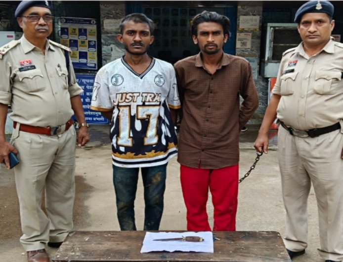 **सुपेला में खूनी वारदात: चखने की बहस और बहन पर टिप्पणी के बाद दोस्त पर चाकू से हमला, 2 गिरफ्तार**