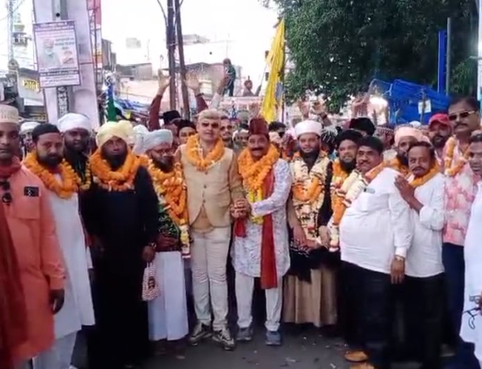 जश्ने ईद मिलादुन्नबी जुलूस का देवकीनंदन चौक पर भव्य स्वागत