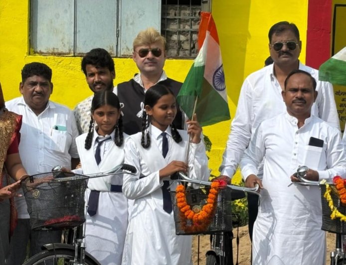 शिक्षा के साथ संस्कार भी जरूरी त्रिलोक चंद्र श्रीवास