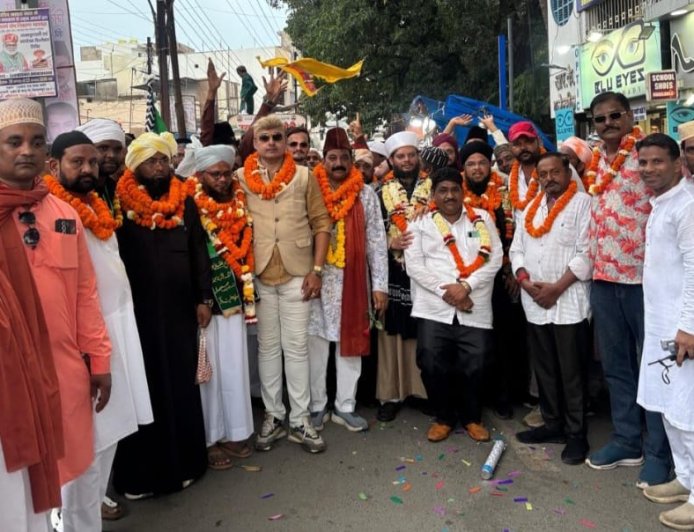 टीम त्रिलोक श्रीवास के द्वारा जश्ने ईद मिलादुन्नबी जुलूस का भव्य स्वागत,