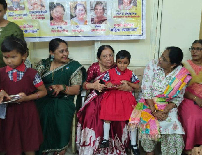 रक्षाबंधन की पूर्व संध्या पर लायंस क्लब बिलासपुर वसुंधरा ने स्पर्श कन्या नेत्रहीन शाला तिफरा में मनाया राखी का पर्व