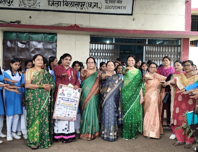 सड़क सुरक्षा को लेकर सकरी कन्या शाला में छात्राओं को दिलाई शपथ