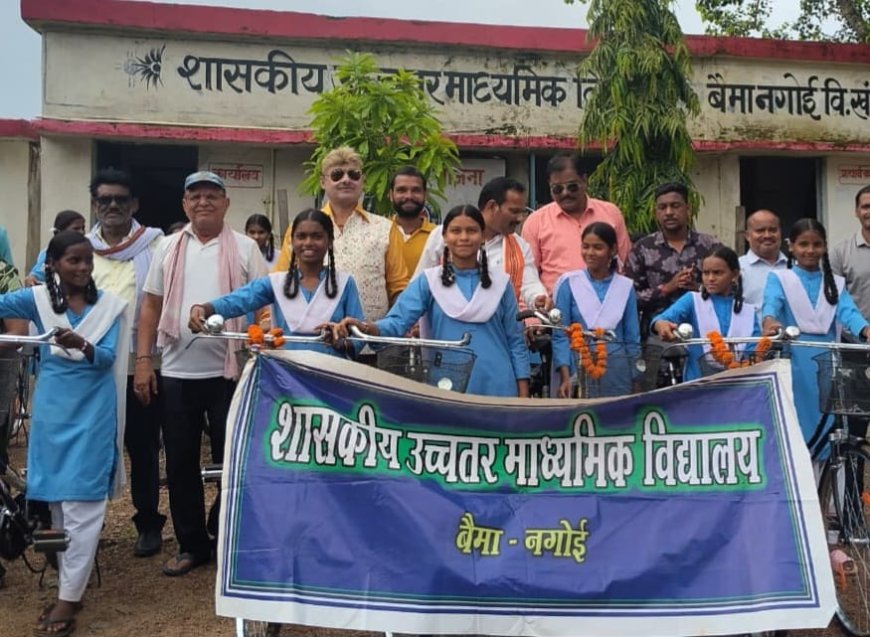 बैमा शासकीय स्कूल में छात्राओं को साइकिल वितरण...त्रिलोक श्रीवास बोले...बेटियां पढ़ेंगी तो राष्ट्र बढ़ेगा